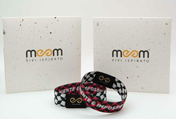 bracciale con frase niente e impossibile con packaging