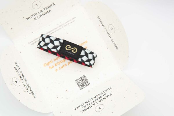 bracciale con frase niente e impossibile dentro packaging